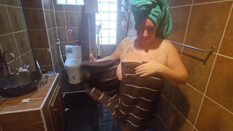 Jimbob Star Straight: Jade lagi asik mandi pakai sabun dan cukur bulu