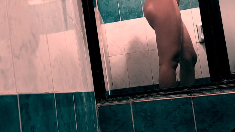 Grentie: Feeling horny in the shower