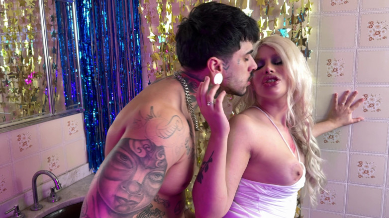 Matheus Castro: Fucked the Blonde From the Bathroom During Halloween Party