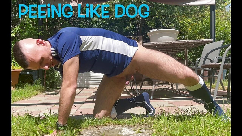 Werther1: Chasity Bottom Fotbalista ve fotbalových ponožkách si protahuje zadek až...