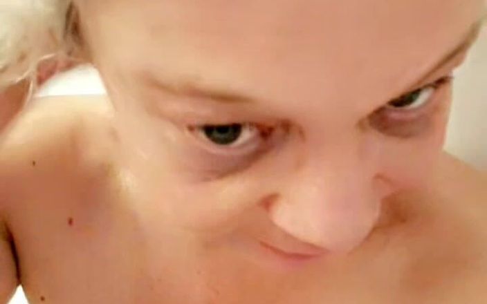 Sofy13: Un pequeño baño de sexo