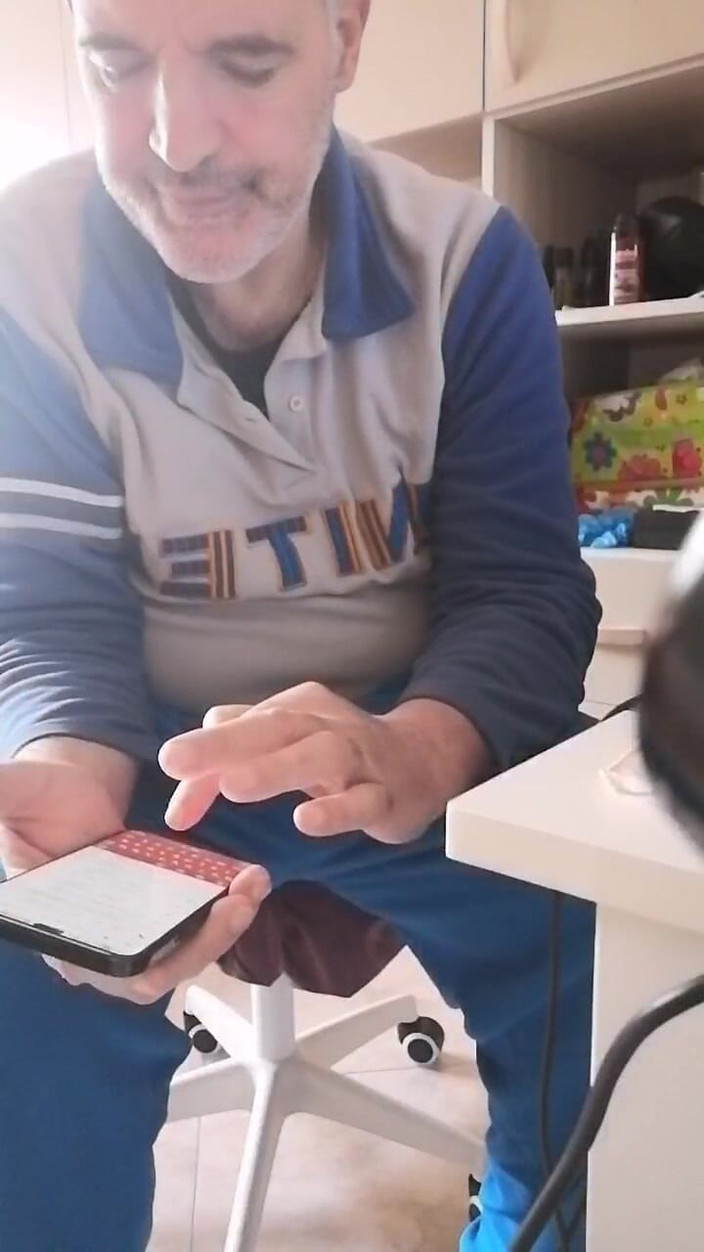 Setesesso7: Sikam i zanurzam czubek kutasa w moim penisie i masturbuję...