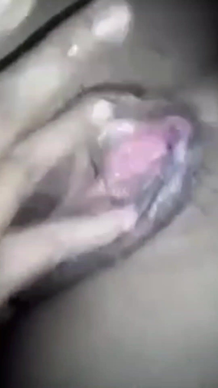 Puja viswash: Video nudo di ragazza vestita gialla