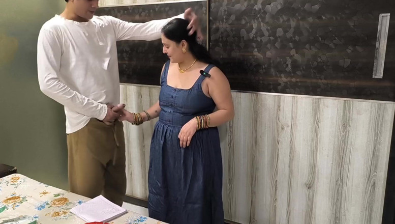 Desi chudai hub: Puja Bhabhi Fuck with Tailor for Stitching a Dress Free...