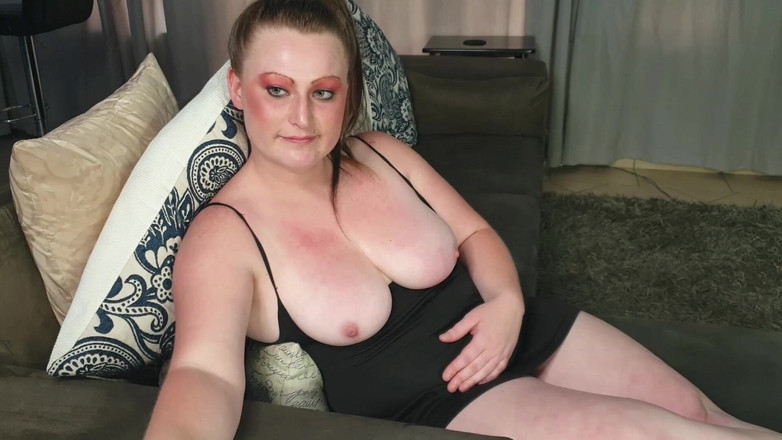 domslutfucker: 큰 젖탱이로 담배를 피우는 창백한 비