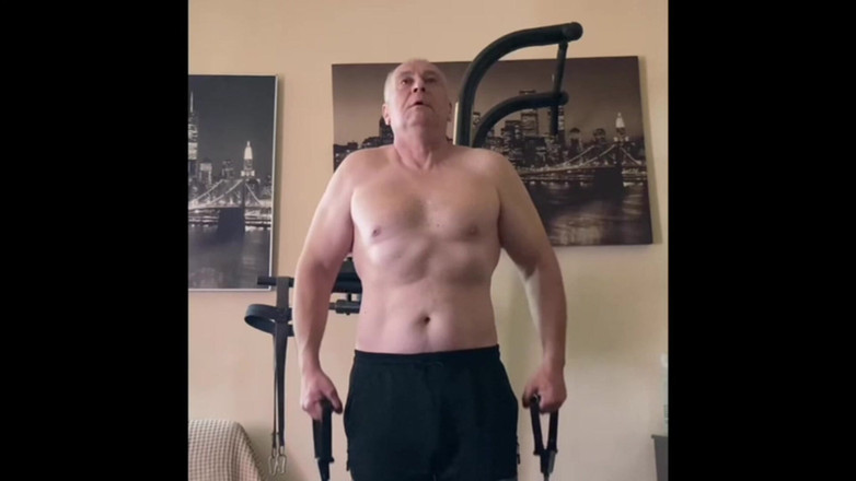 Alex Igogo: 자위와 헬스장