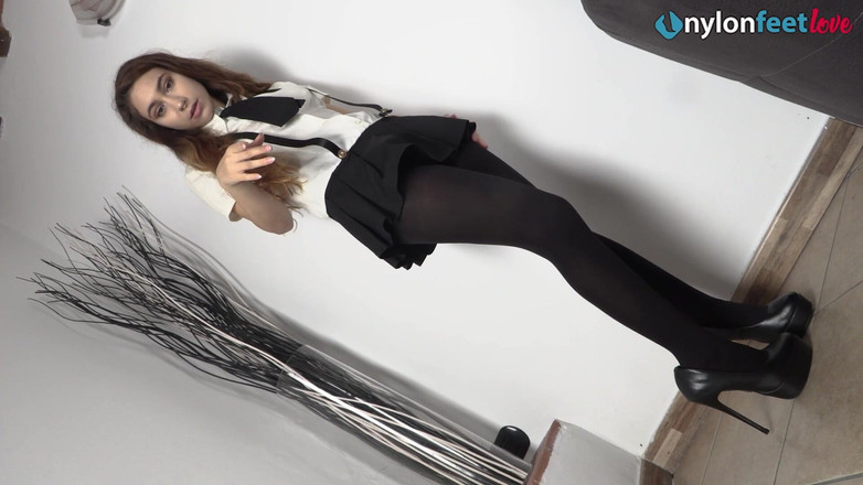 Best Nylon Feet Videos: Köstliche schönheiten bewundern die beine und füße des anderen