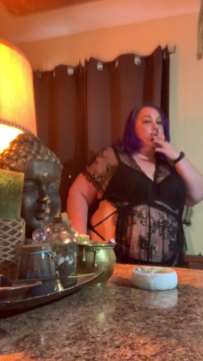 BlancaGirlBBW: Fume avec moi