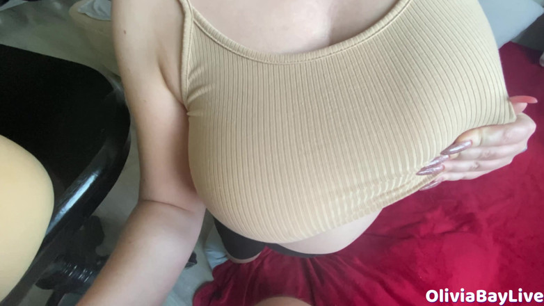 Olivia Bay: Je donne une poupée sexuelle en cadeau pour mon beau-père !