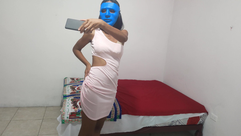 Martin13: Pyszna brunetka robi wideo dotykające się dla swoich przyjaciół w...