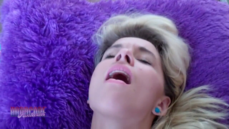 Fantasy Hardcore: Horny teen wanking her slutty pussy