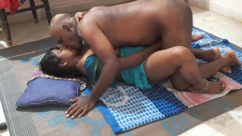 Desi palace: Mijn jonge Bhabhi natte strakke poesje hard neuken