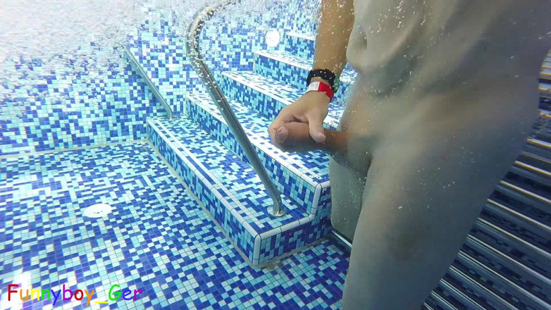 Funnyboy-Ger: Underwater: I Jerk off My Hard Cock and Hike in...