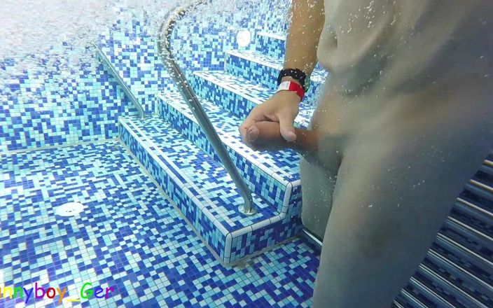Funny boy Ger: Underwater: I Jerk off My Hard Cock and Hike in...