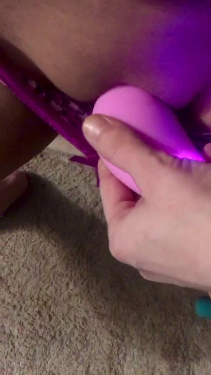 Tabitha Hoots: Memek besar istri seksi ini dientot habis-habisan sama suaminya sampai...