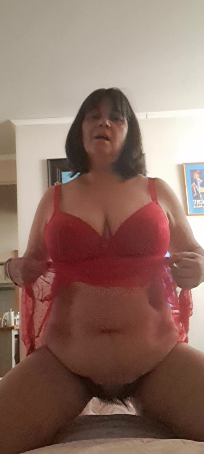 Mommy big hairy pussy: โชว์หน้าอก MILF สุดฮอต