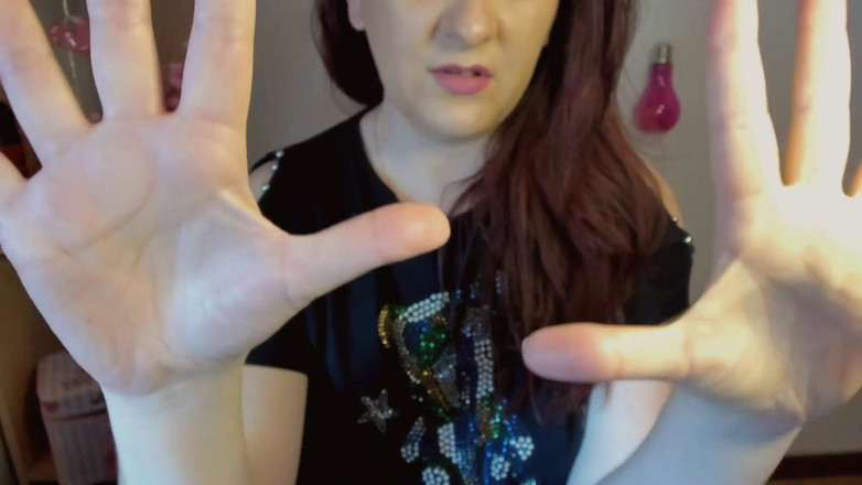 Nicoletta Embassi: Hand fetish costum video