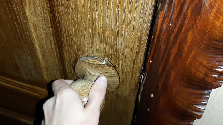 Lesbian-candys: 화장실에서 자위하는 배다른 여동생을 붙잡고 있어