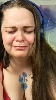 Sobbing Semasa Mendengar Muzik Sedih