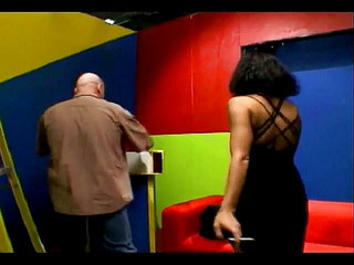 Sex Karma: Возбужденная брюнетка раздвигает ноги, мужик лижет и сосет ее киску