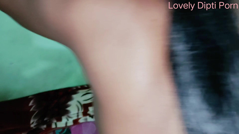 Lovely Dipti: 18+ Desi dospívající dívka ošukaná zezadu creampie na prsa (hindský zvuk)