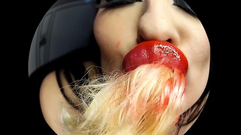 Princess18_: Büyük pouty dudaklar dev kadın