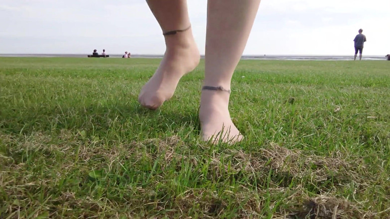 Footfetish: ヴァンガーラントのワッデン海で立派な靴下を履いている