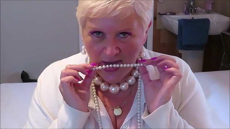 Uk Joolz: Feeling naughty with her pearl necklace