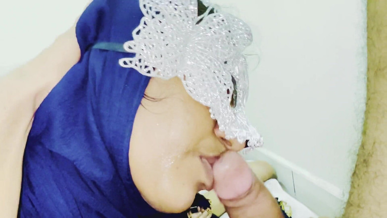 Immfuck: La reine indienne musulmane en hijab revient, éjaculation dans la bouche,...