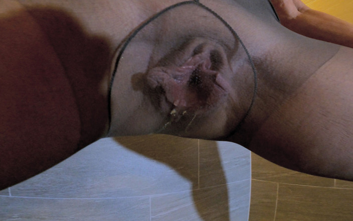 Hotvaleria: Pisciare su Go Go Go