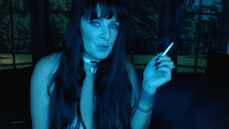 Abby Anna: Baculatá bohyně kouření