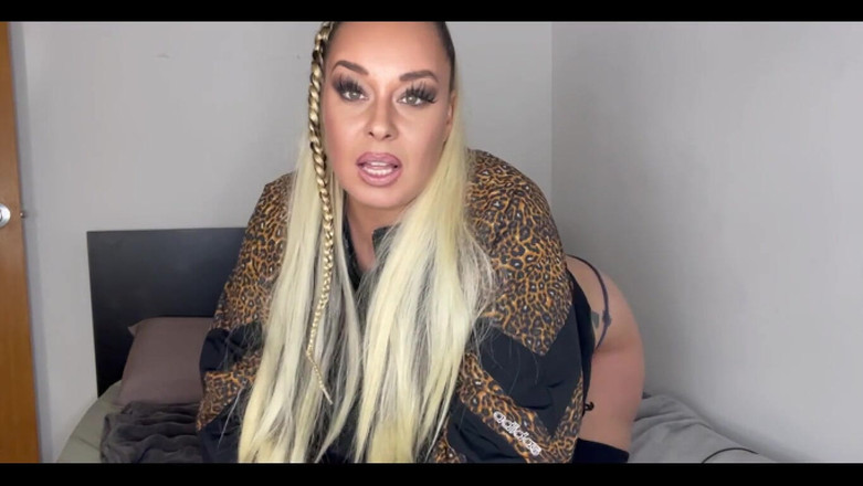 Anastasia Lux: 今晚制作了这部视频，如果U喜欢，就用小费感谢我爸爸