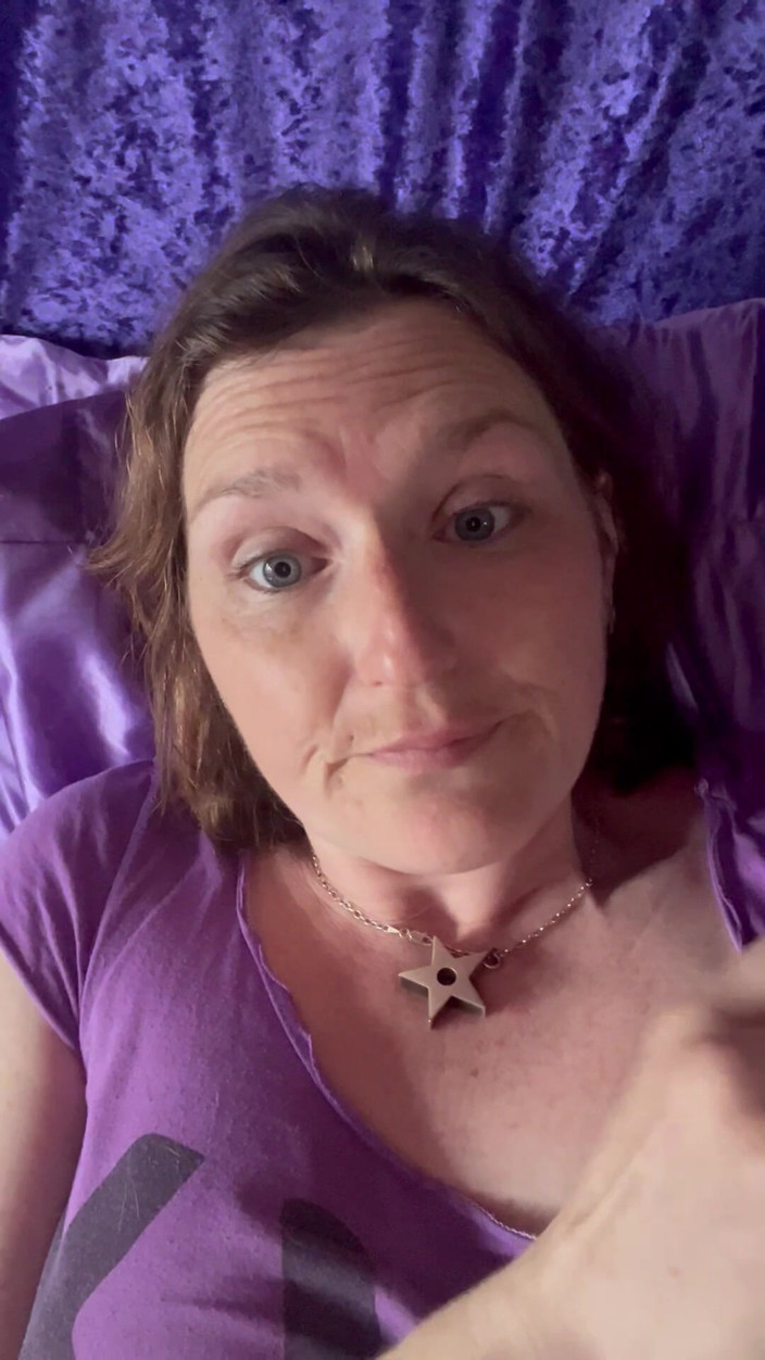 MistressWriggler: असली लड़कियों को असली पैर हिलाने वाले चरमसुख से प्यार है? ठीक है फिर, यह आपके लिए है!