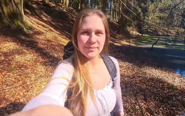 Maja Meer: Helt ensam i skogen...