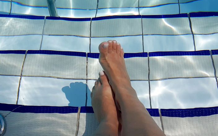 Fetish intimmedia: Foot fetish play in pool