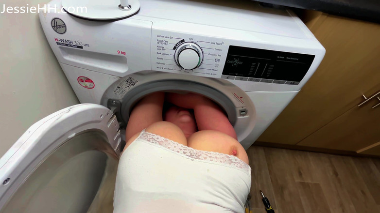 JessieHH: 배다른 형제에게 도움을 요청하는 데 갇히는 것은 좋은 생각이 아니었습니다 4K