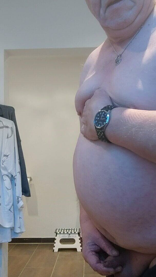 Karlchengeil: Nog een aftrekken in de badkamer