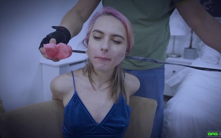 Gag Attack: Chloe Toy - Kradzież opiekunki do dziecka przyłapana przez pracodawcę