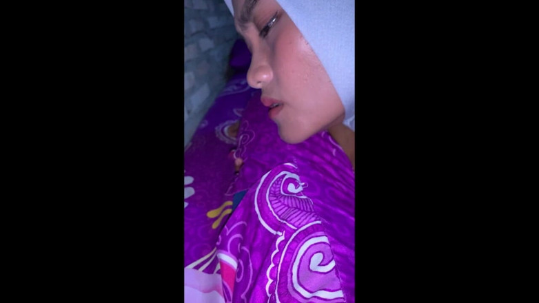 Indo Girl: เย็ดผัวของกูระหว่างทางกลับบ้านจากที่ทํางาน