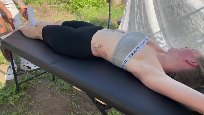 HotPrincessUA: 피크닉에서 테이프와 간지럼 : 간지럼 총 제어