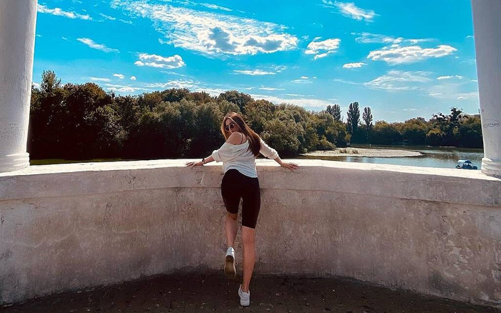 theBLADD: Yoga gợi cảm của con điếm thèm cu