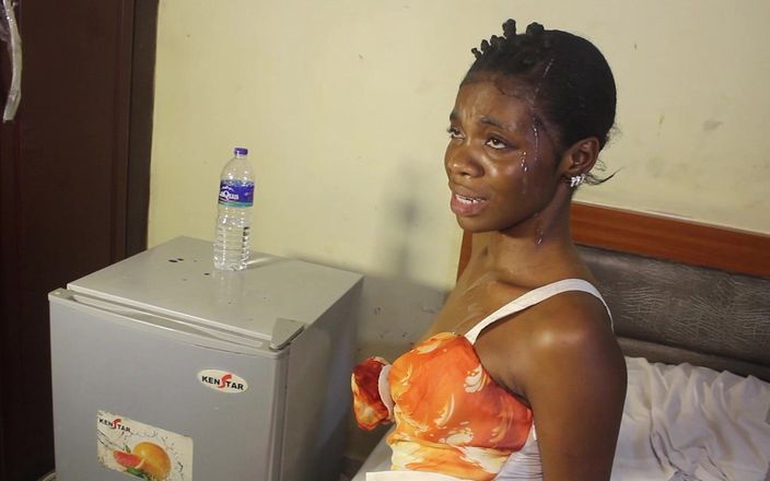 Itxbush: Chidinma montando dos pollas Doble penetracion
