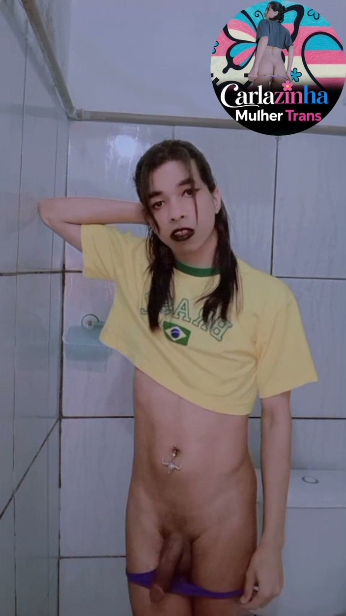 Srta. Carla: Carla Pelacur dengan kaos dari Brasil dan penis keras