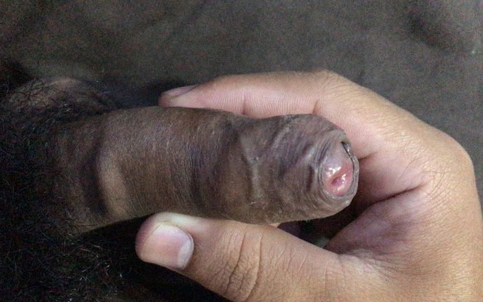 freeblacknew: Un penis mic al unui tânăr căruia îi place să ejaculeze