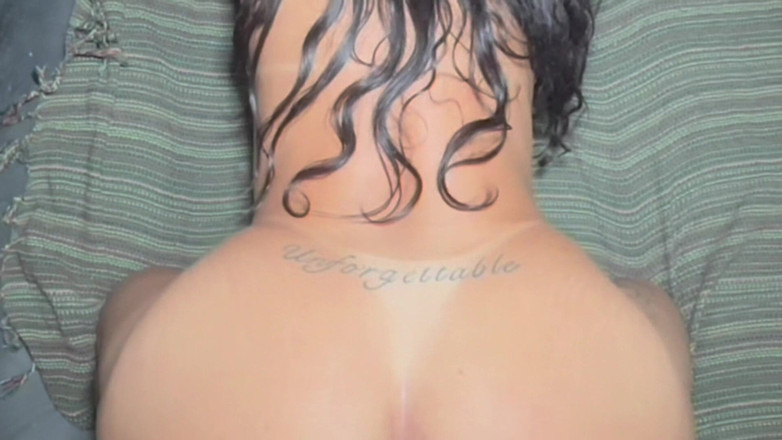 Lunna Geek: いたずらなオタクが年上の彼氏の上に座って、グラスに精液をつける。