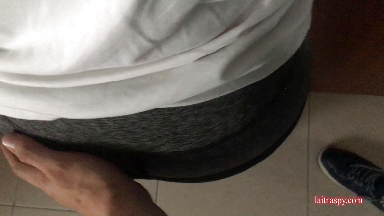 Latinaspy: Tocaculos verrouille la porte