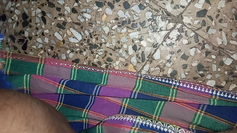 Hungry cliff: Dubai boy bathroom masturbiert mit küssen