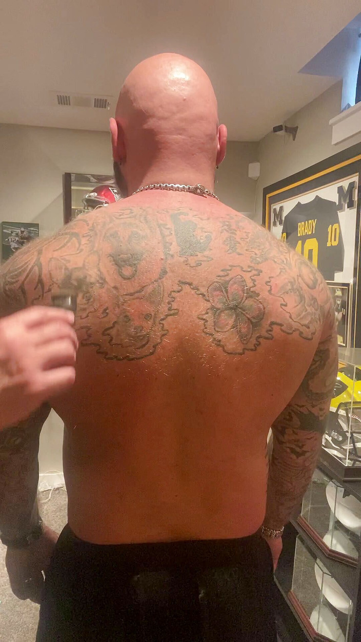 MasculineJason - Jason Collins: Stiefbroer terug scherend!