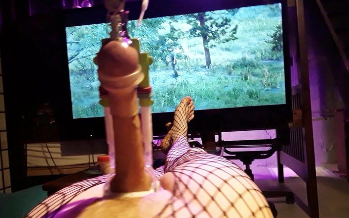 TCiskiss Production&#039;s: Tiffany&amp;#039;s Big Cock Stretching While Gaming