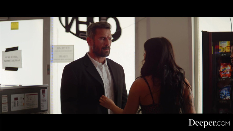 Deeper: Dieper. Bratty-actrice Ryan test de grenzen van handmatige